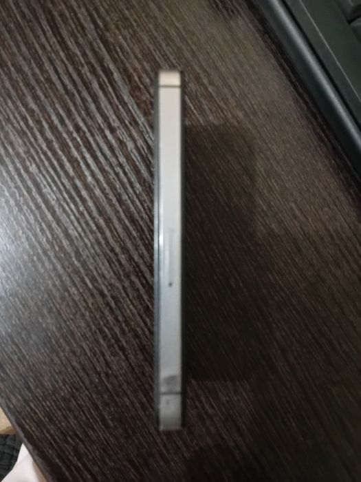 iPhone 4S (8 ГБ) Xiaomi Redmi 5 plus va 45 wtli taypsi zaryadnik b.n