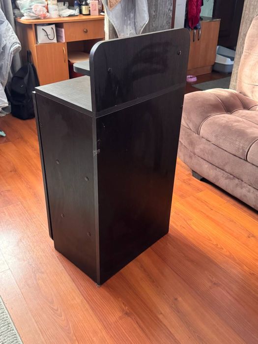 Срочно продам маникюрный стол