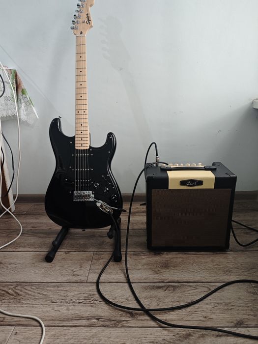 Продам электрогитару squier
 Squier 
Продаю Squier Sonic Stratoc