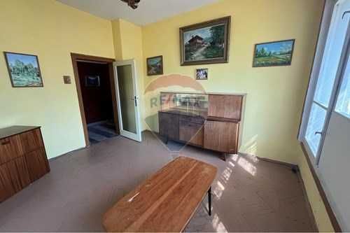 Продава се Тристаен апартамент в Шумен, Пазара - 78 кв.м за 1144 €/кв.м - Снимка #1