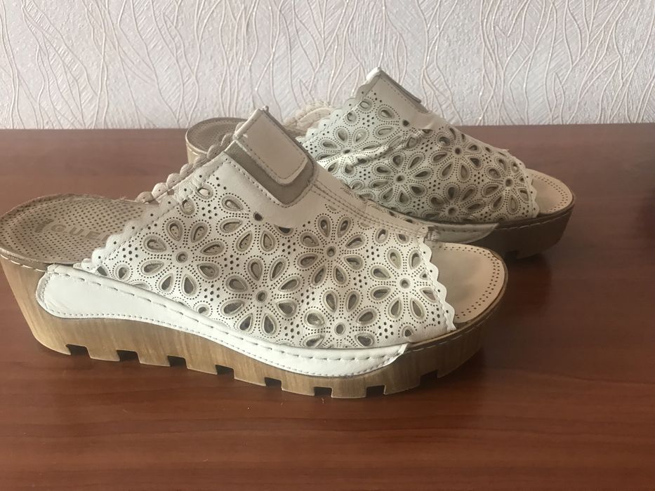 Продам 3 пары женских сабо