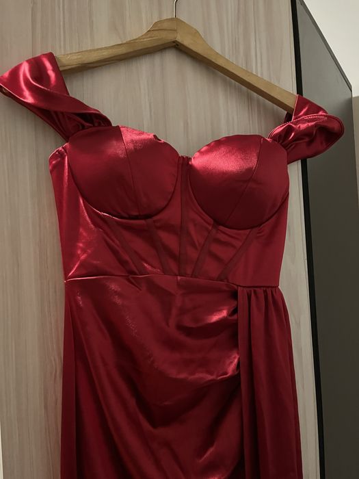 Червена Официална сатенена  рокля