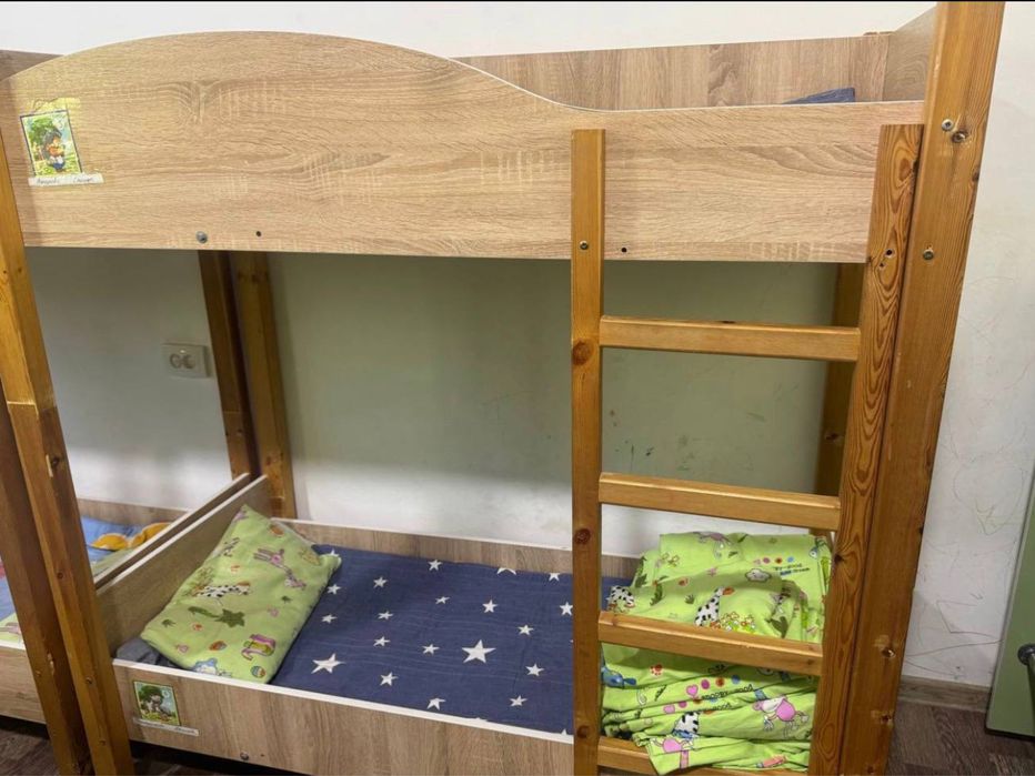 Кроват сотилади 2 этажли