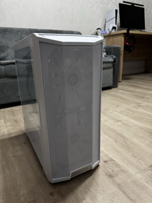 Продам корпус Lian Li 215 W