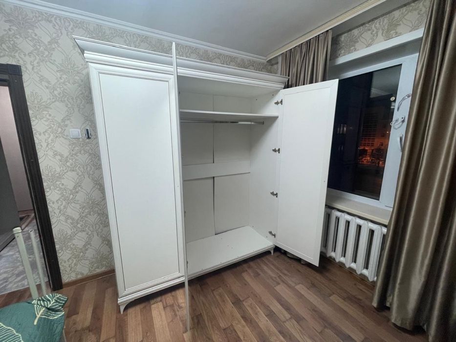 Спальный гарнитур с матрасом продается.