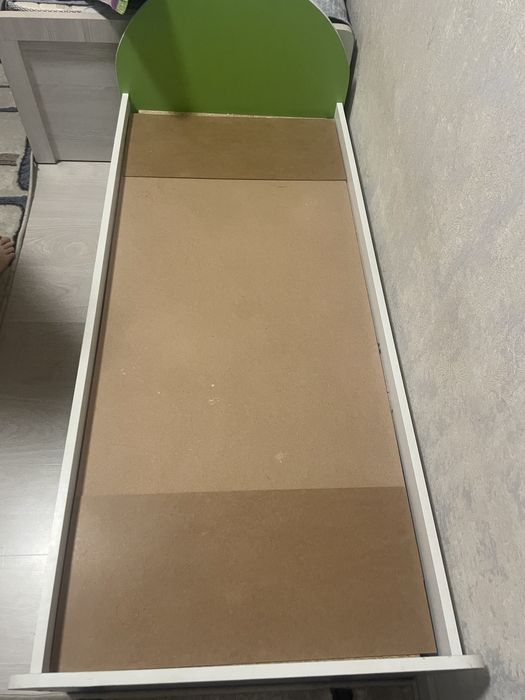 Продам Детскую кравать в хорошем состояние!!
