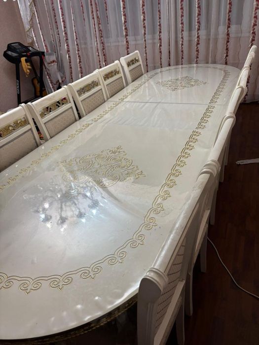 Продаем стол с 12 стульями