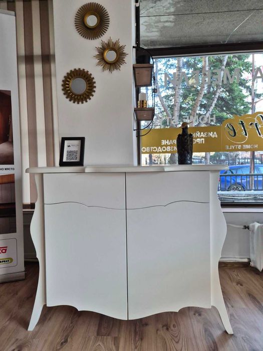 Мострени мебели от шоурум Бял комод от МДФ с полиуретанов лак