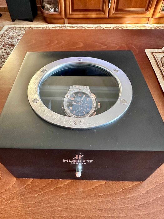 Продават се златни часовници 750*