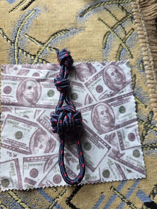 Продам брелки  разные