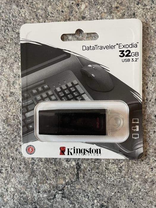 Флашка с 32GB памент