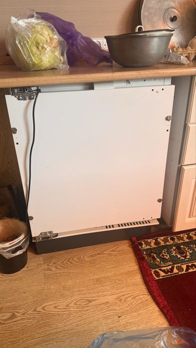 Холодильник встраиваемый Whirlpool