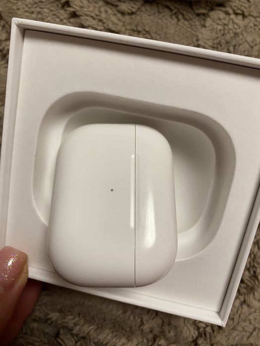 MWP22RU/A AirPods Pro with Wireless Charging Case