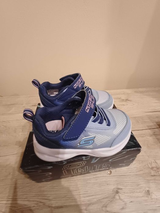 Adidași noi skechers