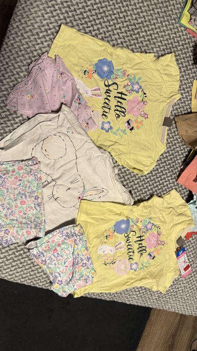 Много лятни дрешки размер 3г, повечето са нови от англия