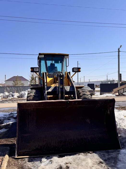 Продам фронтальный погрузчик