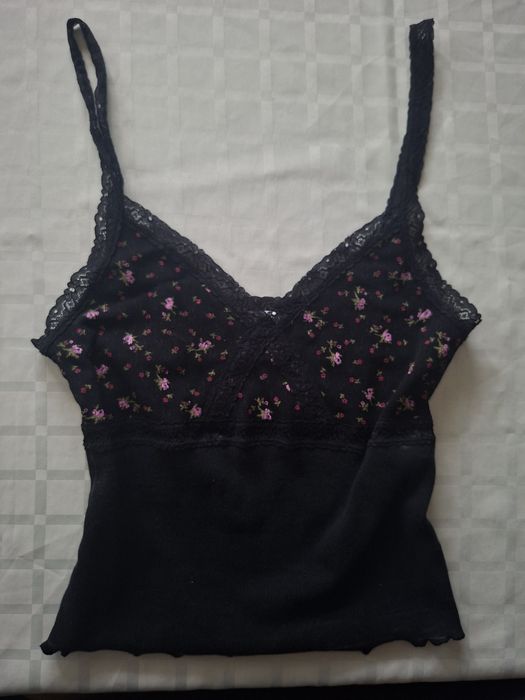 Сладък черен потник с дантела