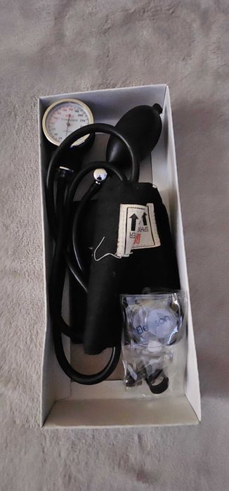 set stetoscop si aparat luat tensiunea