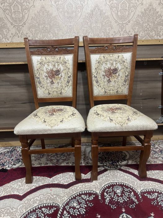 Жуда оз муддат ишлатилган стол стул