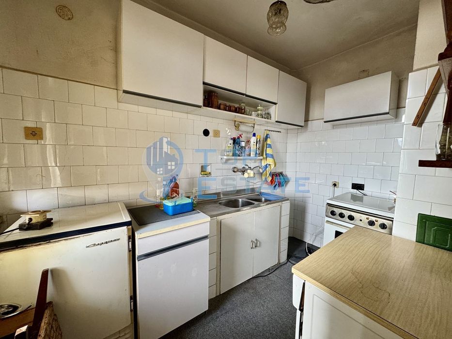 Многостаен тухлен апартамент с гараж в град Полски Тръмбеш, област Ве