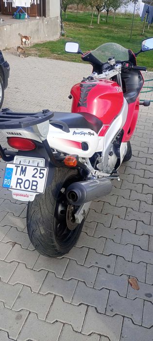 Motocicletta Yamaha 600