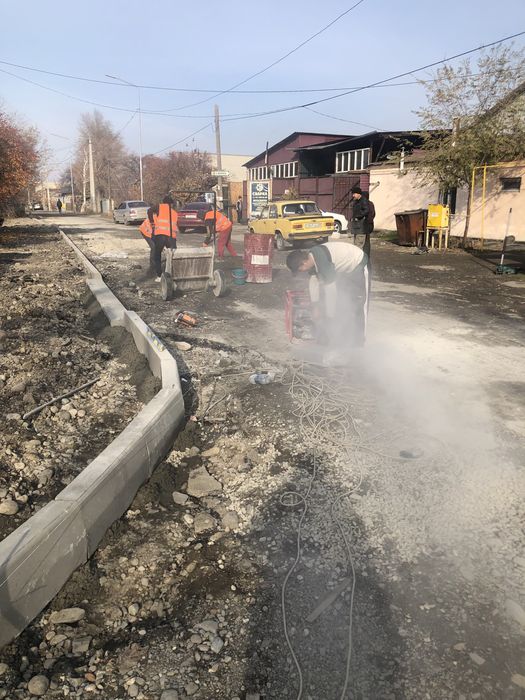 Асфальтирование , бардюр , объём. Газон.