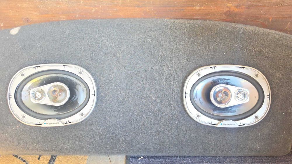 "Продавам комплект автомобилни тонколони Blaupunkt BGx 693 HP 6x9. 55 W RMS, 240 W макс, 4 ома. Работещи,без скъсвания.