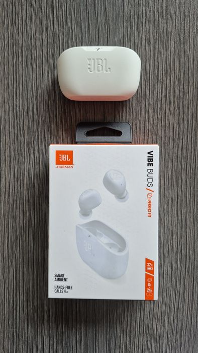 iPhone 11 64 GB Бял + JBL Vibe Buds