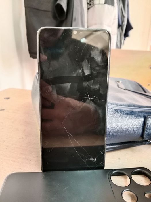 Infinix smart 7 karobkasi bor , ishlashi yaxshi