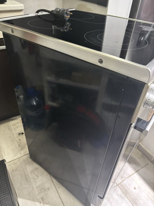 AEG- печка с керамични котлони.