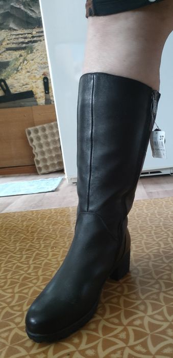 Продаю Кожаные Зимние Сапоги