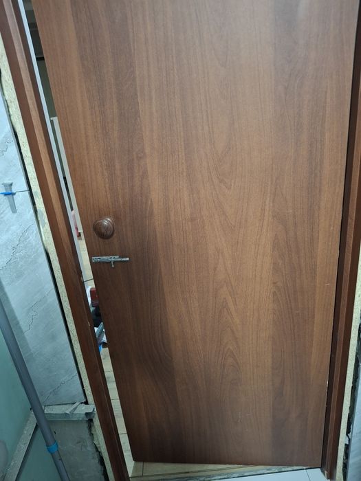 Продам межкомнатную дверь