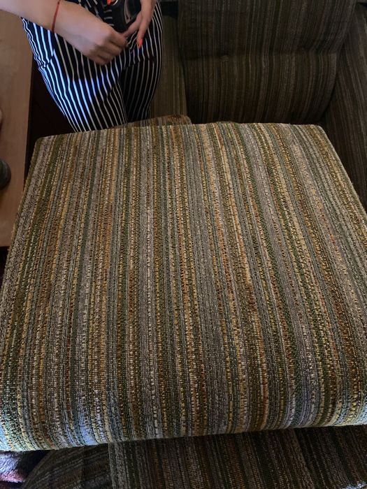 Диван+ две табуретки!!!