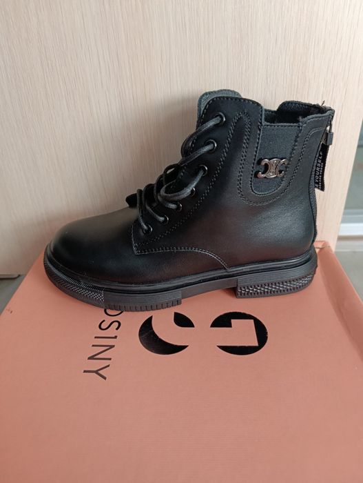 Продам ботинки женские