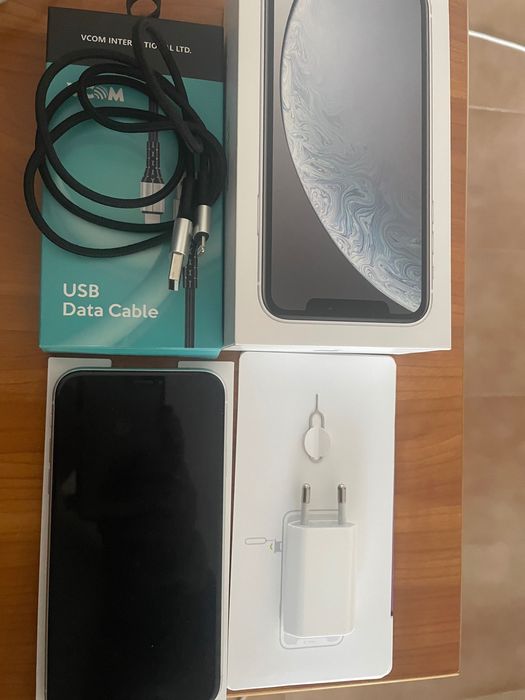iPhone XR 64 gb бял
