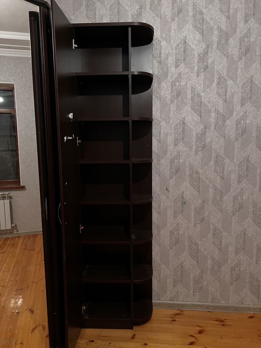 Срочно продаётся качественный угловой шкаф