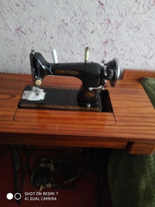 Ножная швейная машинка