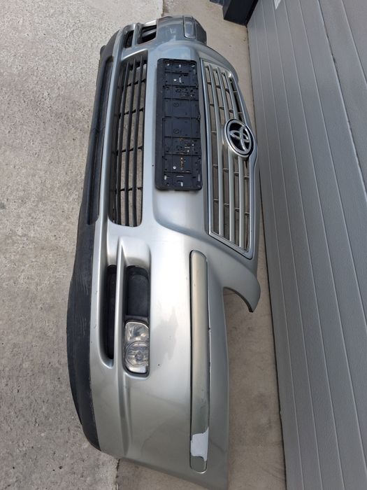 Предна броня Toyota Avensis T25 2005г.