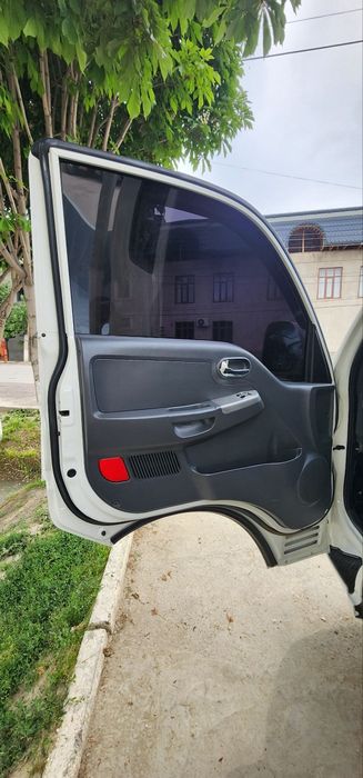 Кия бонго сотилади