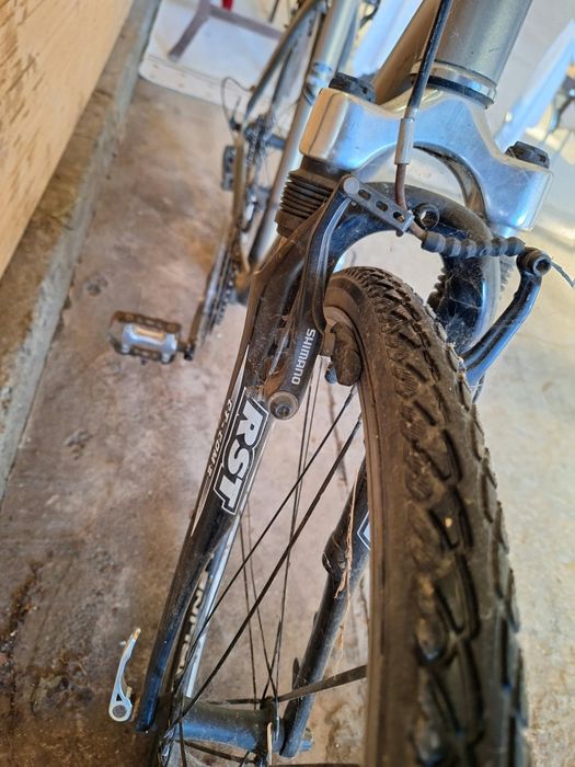 Vând bicicleta Devron cu roti 26 schimbătoare SHIMANO