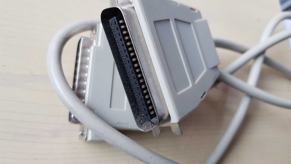 Продавам  захранващи, компютърни кабели и преходник