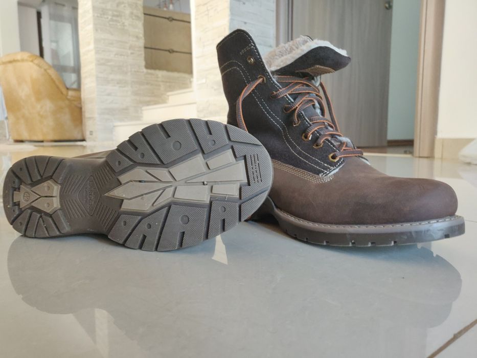 De vanzare ghete inblanite de iarna noi,  Lasocki, marimea 42.