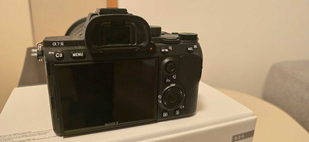 Sony A7 III + Sigma 24-70mm f/2.8 DG DN II (като нови)