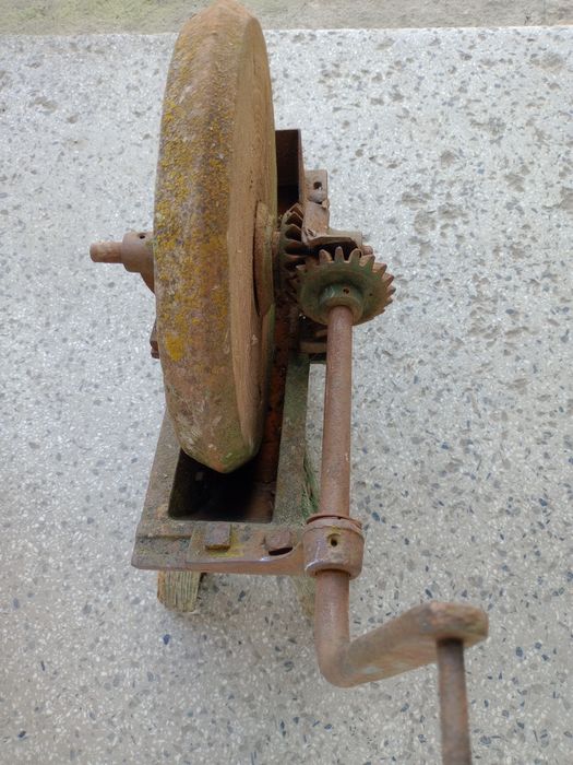 Голям камък за заточване и шлайфане