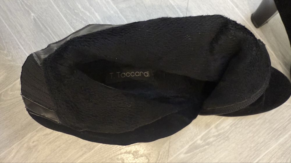 Продам замшевые ботинки на каблуке