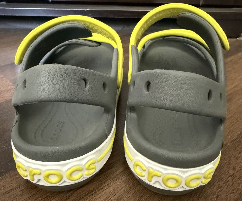Сандали Crocs и боси обувки за деца