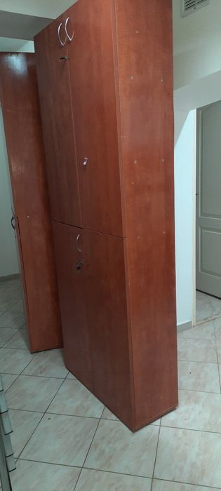 Vând mobilier birou dulap, scaune  etc