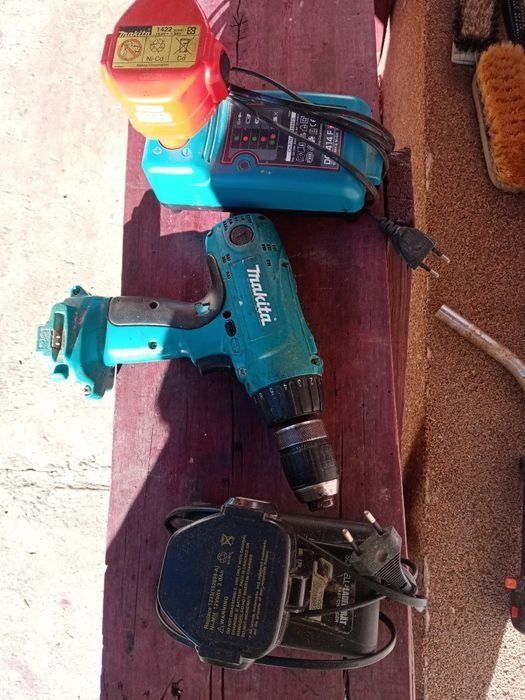 Vând obiectele din imagini.