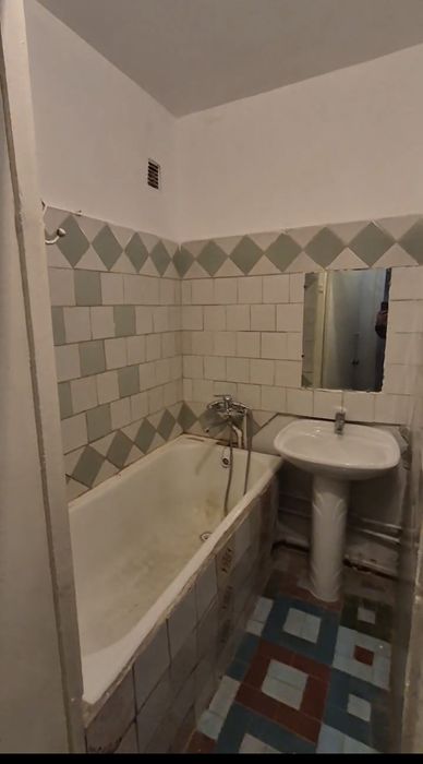 Тезликда 2/3/5 Согдиана 63 -мактаб олдида.