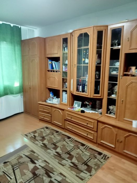 Vând 2 camere semidecomandat Vâlcea cartier Nord